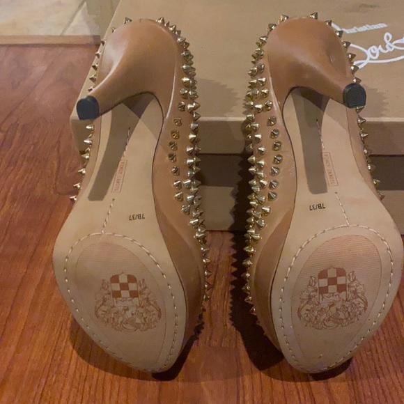 Vince Camuto Madelyn Tan Spiked Heel Size 7 - Picture 5 of 6